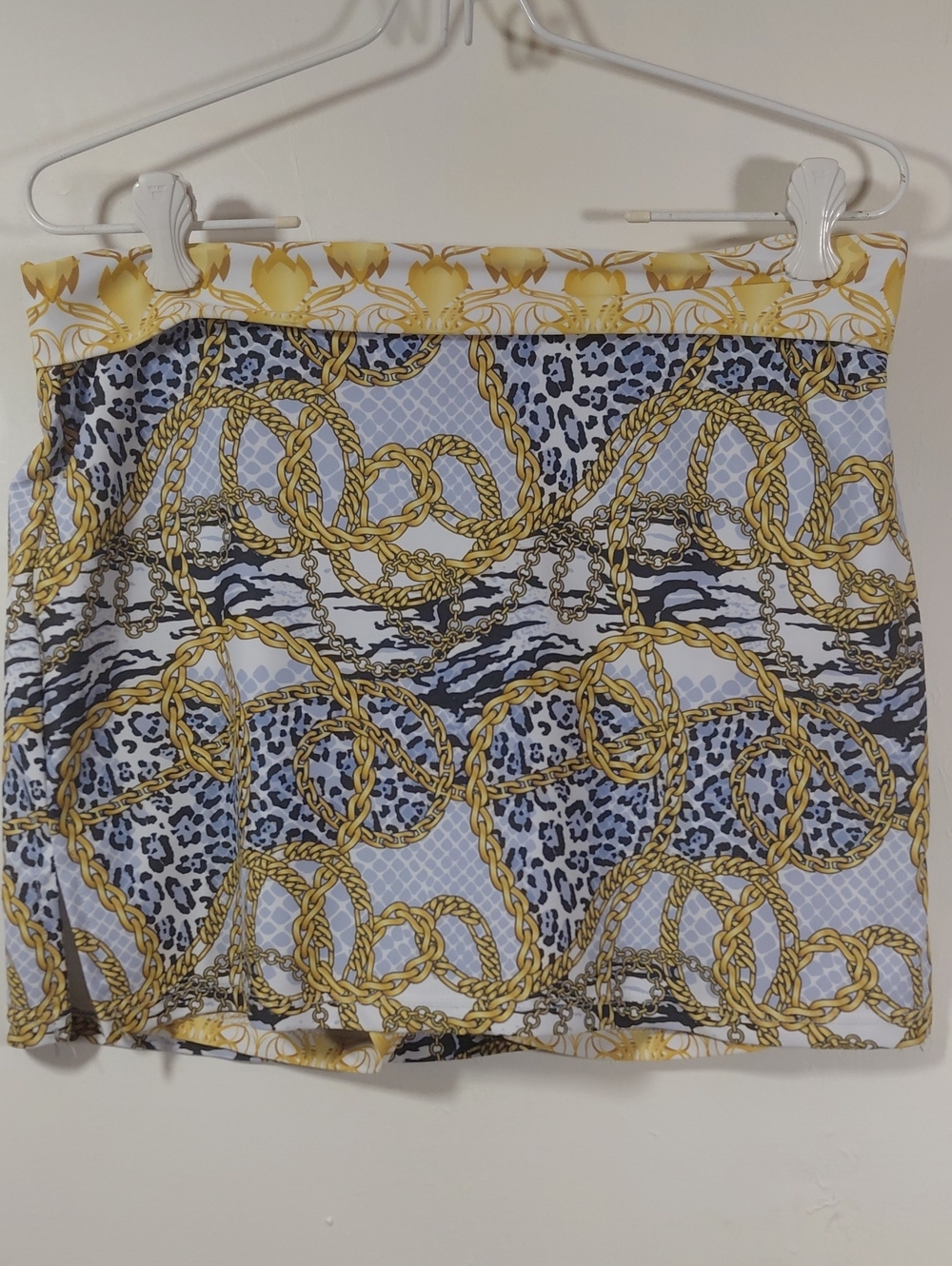 Skort Obsession Women’s White & Gold Chain Print Skort Shorts Stretchy Skirt Med